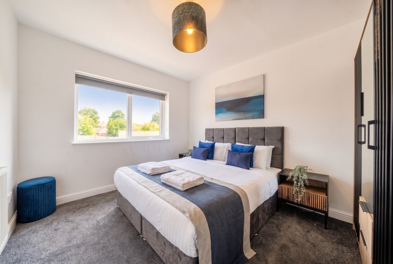 5 bedrooms, desk, iron/ironing board, WiFi