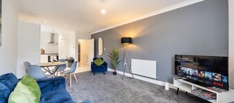 Two Stone Flats Sleep 11 · Free Parking · Near Castle Hill, Newsome