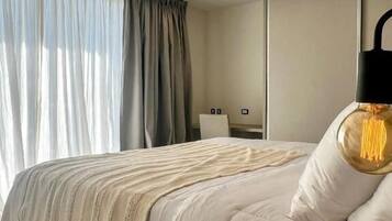 Deluxe Suite, City View