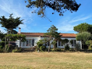 Exterior - Family home for 8 people - Beach and village within walking distance (Préfailles)