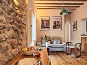 TV - Rental unit in Cádiz · ★New · 2 bedrooms · 2 beds · 1 bath (Ciudad de Cadiz)