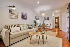 TV - Apartamento Mesón Cádiz by LiveWork (Ciudad de Cadiz)