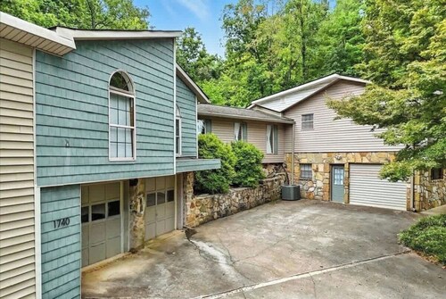 2 Bed 1 Bath Private Suite Funky Bunch TYS / UT