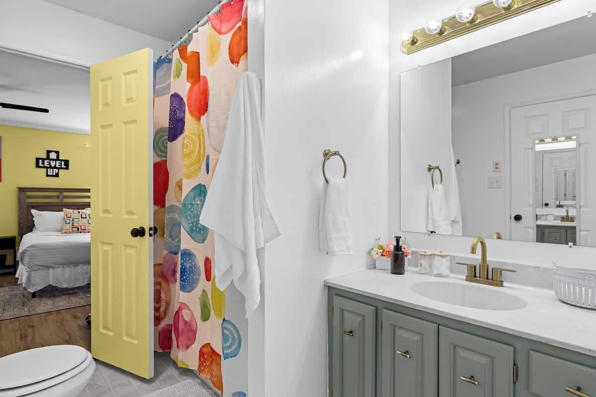 Shower, hair dryer, shampoo