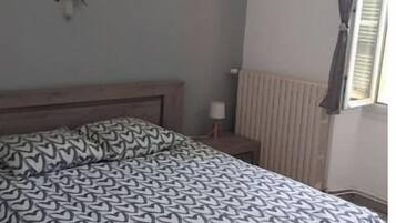2 bedrooms, iron/ironing board, bed sheets