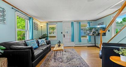 OOB Cottage | Walk to Beach & Private Yard
