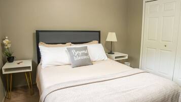 Iron/ironing board, WiFi, bed sheets