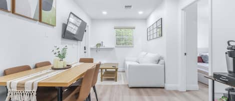 House, Multiple Beds, Kitchen, Garden View (Terrace Park - B) | Dining