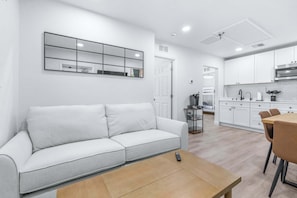 Ferienhaus, Mehrere Betten, Küche, Gartenblick (Terrace Park - B) | Wohnbereich