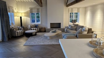 Smart TV, fireplace, stereo, computer monitors
