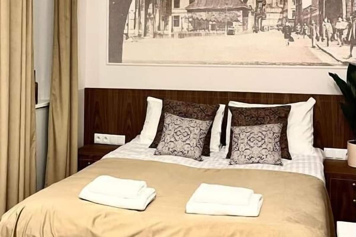 Studio Deluxe, ban công, quang cảnh sân vườn | Phòng cách âm, bàn ủi/dụng cụ ủi quần áo