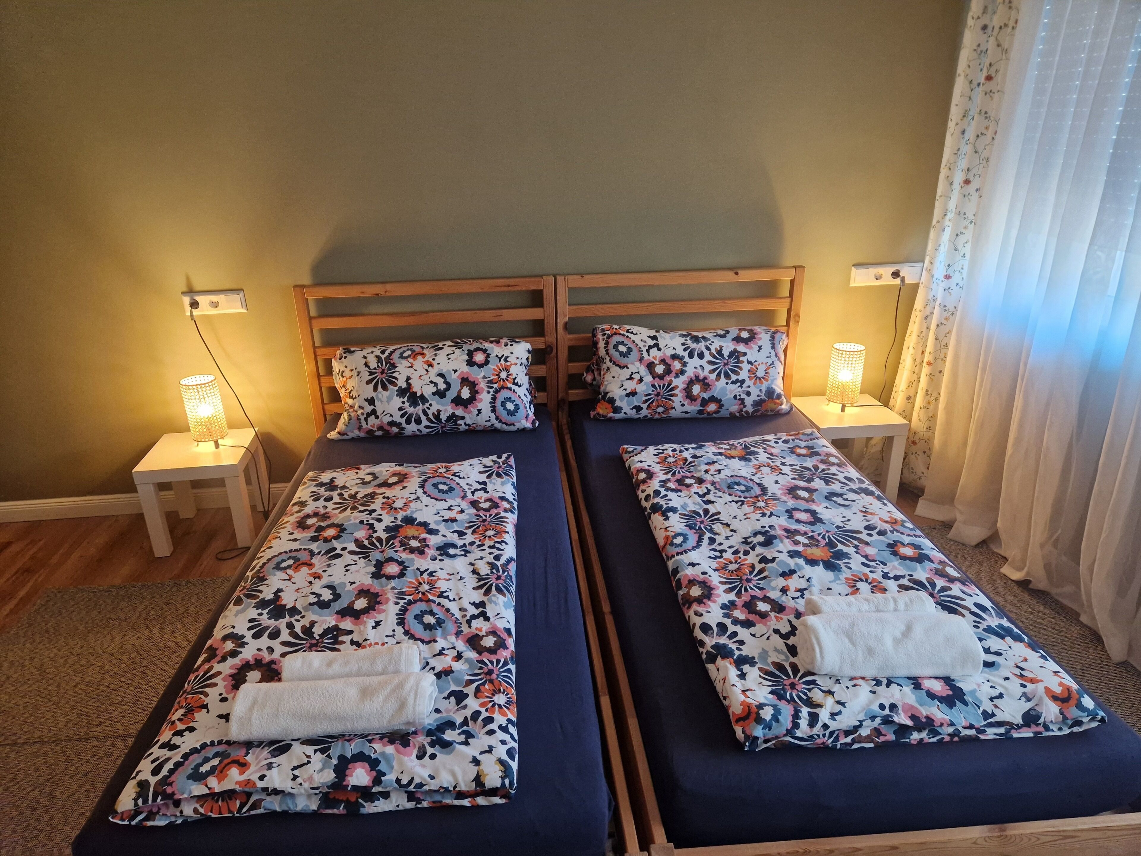 2 chambres, fer et planche à repasser, Wi-Fi, draps fournis