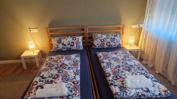 2 chambres, fer et planche à repasser, Wi-Fi, draps fournis