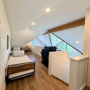 Iron/ironing board, WiFi, bed sheets - Luxury Indoor pool, Hot Tub, Game Loft, Theater (Sevierville)