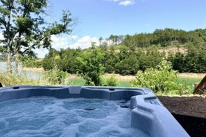 Outdoor spa tub - Luxury Indoor pool, Hot Tub, Game Loft, Theater (Sevierville)