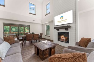 House, Multiple Beds, Patio, Mountain View (113 Lumberjack Loop) | Interior