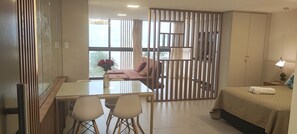 Estúdio luxo, 1 cama Queen e sofá-cama, para não fumantes, vista para a praia | Wi-Fi de cortesia
