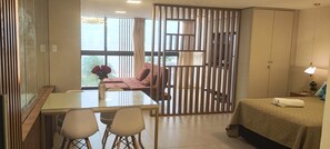Estúdio luxo, 1 cama Queen e sofá-cama, para não fumantes, vista para a praia | Wi-Fi de cortesia
