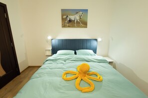 1 bedroom, iron/ironing board, Internet, bed sheets - Cozy 1-bedroom condo in Bucharest close to Unirii Square (Bucharest)