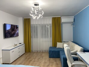 Living area - Cozy 1-bedroom condo in Bucharest close to Unirii Square (Bucharest)