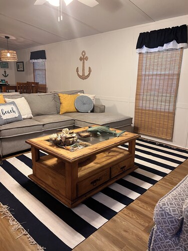 Tranquil 2-bedroom mobile home minutes from Emerald Isle and Swansboro
