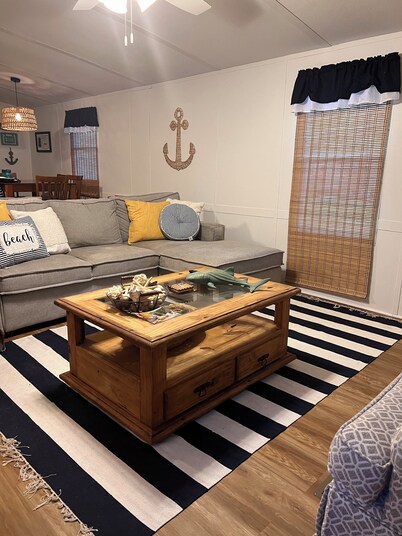 Tranquil 2-bedroom mobile home minutes from Emerald Isle and Swansboro