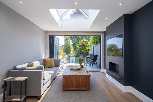 Stylish London Flat with garden and parking space - Pass the Keys