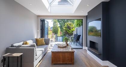 Stylish London Flat with garden and parking space - Pass the Keys