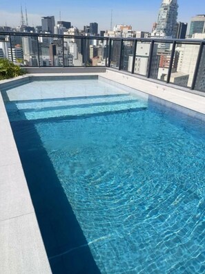 Pool - Nik Paulista / comfort on a high floor and great location. (São Paulo)