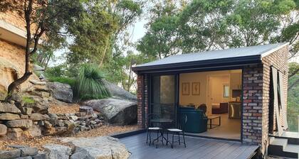 Private Cottage with Peaceful Leafy Outlook