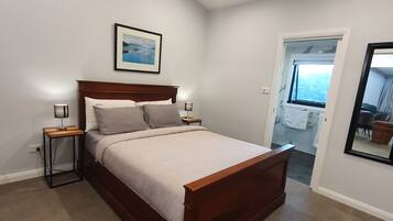 1 bedroom, iron/ironing board, internet, bed sheets
