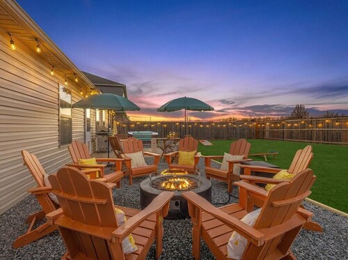 Bentonville's Ultimate Basecamp with Private Hot Tub, Firepit and Game room!
