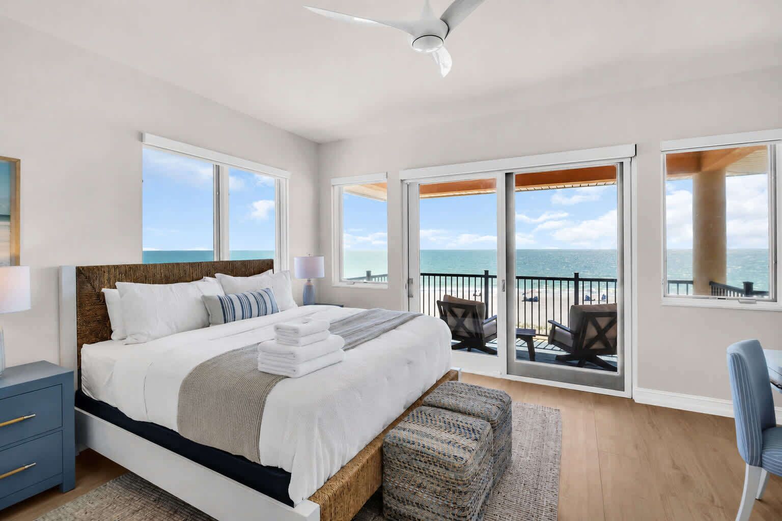 5 Schlafzimmer, Schreibtisch, Bügeleisen/Bügelbrett, Reisekinderbett