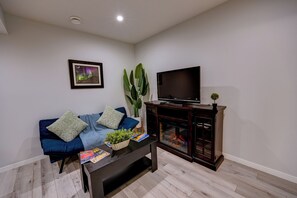 Living area - Cozy Mountain View Basement Suite (Calgary)