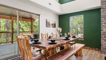 Cabin, Multiple Beds, Mountain View (207 Meadow Song Way) | Dining