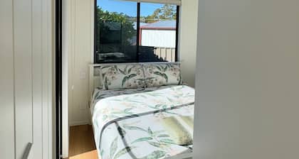 Cozy tiny home near Cradle Mountain, Burnie & Guide Falls.