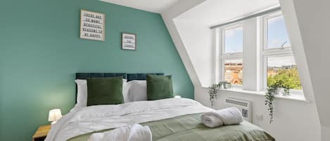 2 chambres, fer et planche à repasser, Wi-Fi, draps fournis