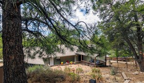Exterior - Lazy D Cabin: Inspired by a West Texas ranch. Built for mountain memories. (Ruidoso)