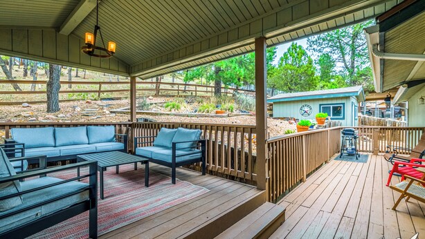 Terrace/patio - Lazy D Cabin: Inspired by a West Texas ranch. Built for mountain memories. (Ruidoso)