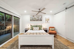 2 Schlafzimmer, Schreibtisch, Bügeleisen/Bügelbrett, Reisekinderbett