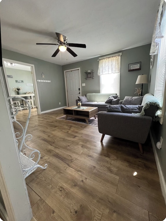 Welcome To Red And Ready! Pet Friendly. Ac's In Both Bedrooms For Comfort. - Springfield, OH