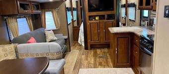 Delightful 3-bedroom recreational vehicle with AC in Eufaula w/ 300' lakefront