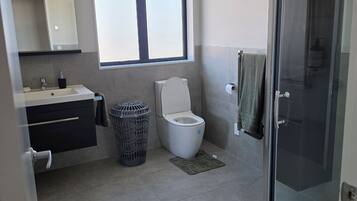 Dusche, Handtücher, Seife, Toilettenpapier