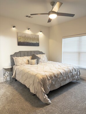 2 bedrooms, iron/ironing board, free WiFi, bed sheets - Luxe 2BR Apartment in Cypress, TX w/Corner Balcony. Prime for Shopping & Dining! (Cypress)