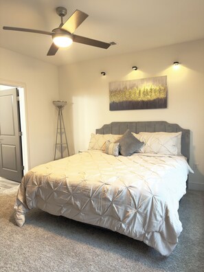 2 chambres, fer et planche à repasser, Wi-Fi gratuit, draps fournis