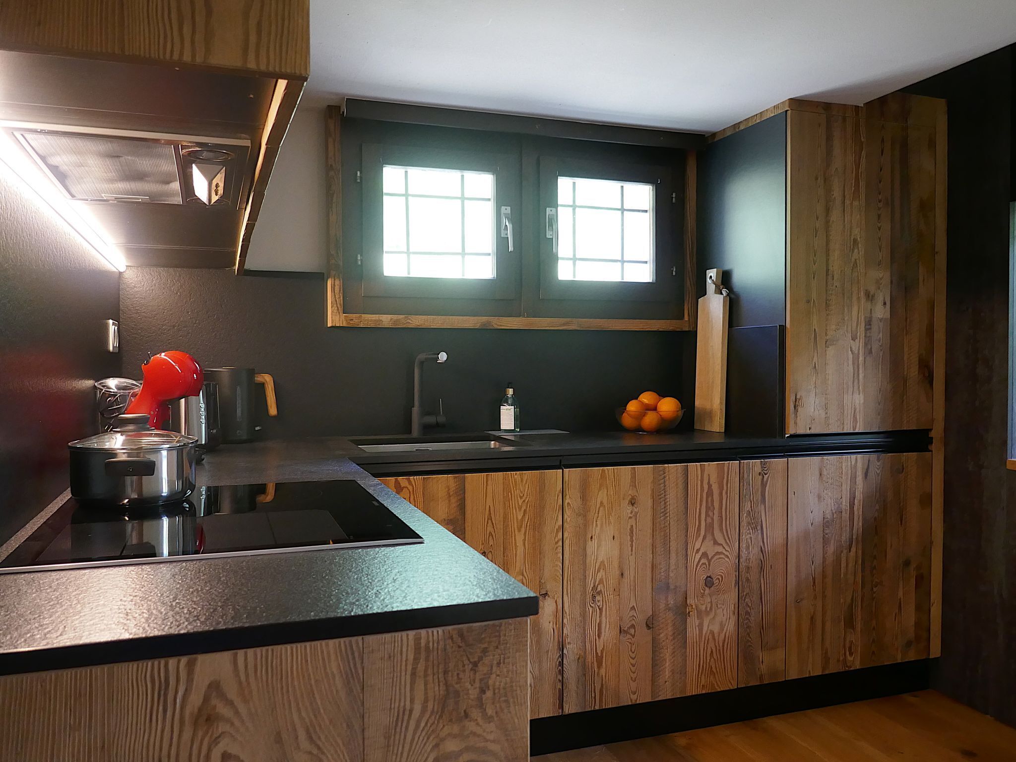 Fridge, oven, dishwasher, cookware/dishes/utensils