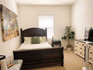 1 dormitorio, escritorio, tabla de planchar con plancha y wifi gratis
