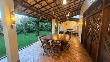 Outdoor dining