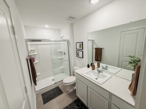 Dusche, Handtücher, Seife, Toilettenpapier