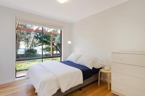 4 Schlafzimmer, Bügeleisen/Bügelbrett, Bettwäsche